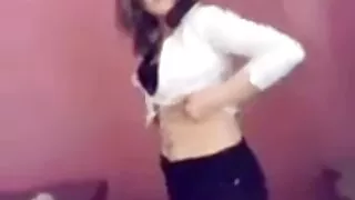 ඔහු ගෙදර ඔහුගේ බිරිඳ ඉතිරි හා හෝටලයේ නින්දට