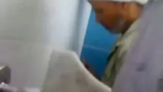 පොලී සමග දැරිය panties හරහා push rubs