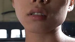 කෙට්ටු කාන්තාව නිරුවත් කෑමට සැමියා සූදානම්