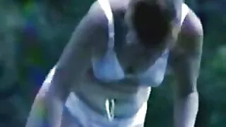 පොර හොඳ කුහරයක් දී පස්ස කෙල්ල