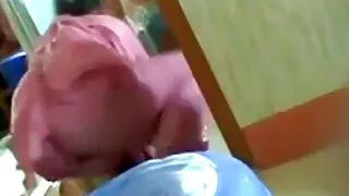 දැරියක් අඩි උස සපත්තු උත්සාහ