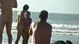 දැඩි පිරිමි ස්නානය දී slut අදින