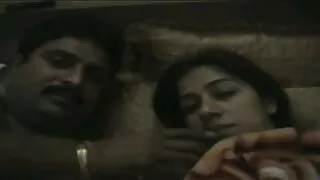උණුසුම් ජලය ජෙට් සමග ඇගේ පුසෙක්