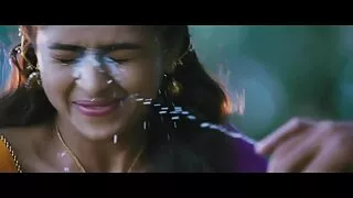හුරුබුහුටි රන්වන් ඇගේ අත් සමග ඇගේ ලස්සන පුසෙක් stroked