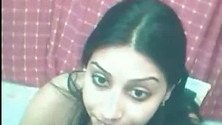 බඩගිනි කාන්තාවක් කුකුළා ගනී සහ ක්ලිටික්